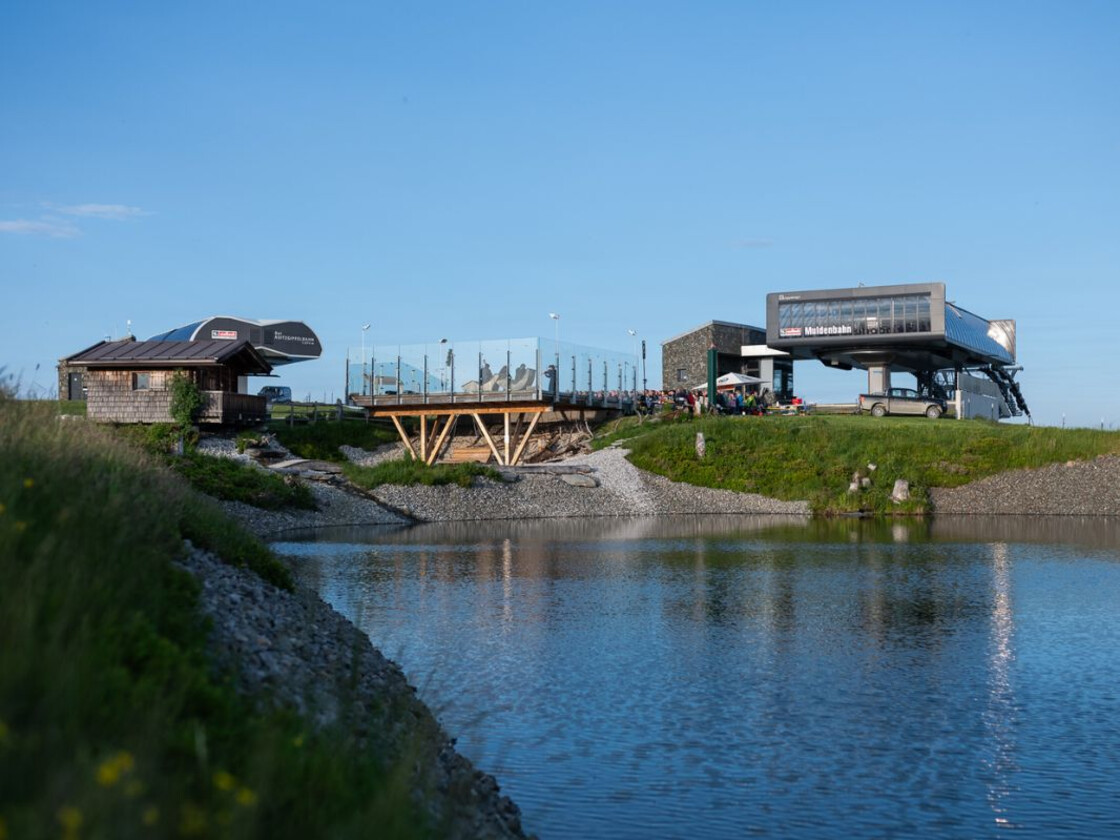 Bergstation am Asitz mit Speicherteich und Panorama bei den TONspuren in Leogang | © cb - photography / Christoph Bayer 
